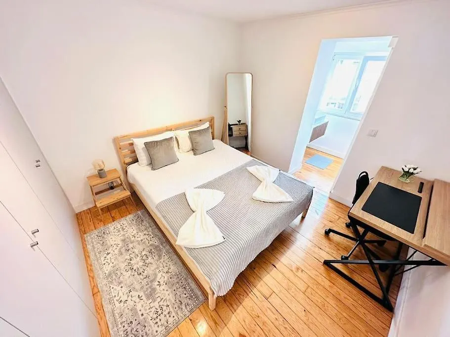 Lisbon City Center Flat For 6 Pp-1
