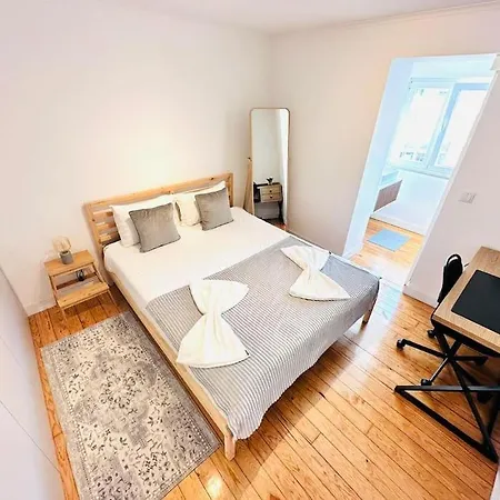 Lisbon City Center Flat For 6 Pp-2