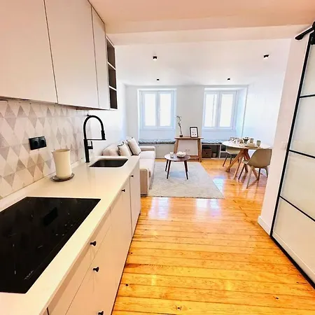 Lisbon City Center Flat For 6 Pp-3